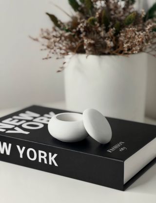 Naše mini šperkovnice není jen o uchování drobností – snadno se promění i v decentní svícen, který rozzáří váš interiér. ✨...